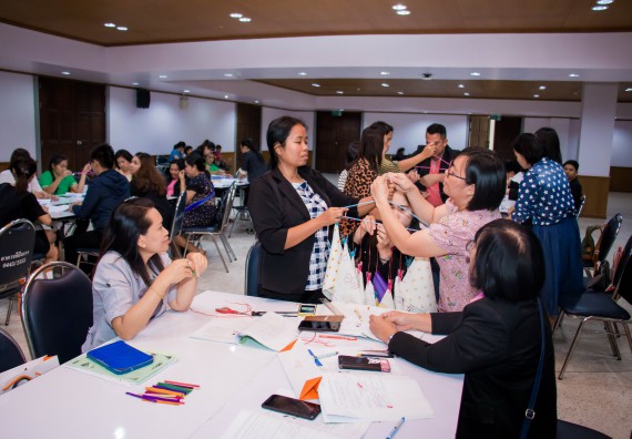 ภาพกิจกรรม คณะวิทยาศาสตร์และเทคโนโลยี จัดการอบรมเชิงปฏิบัติการ เรื่อง การส่งเสริมการเรียนรู้วิทยาศาสตร์ในรูปแบบ STEM