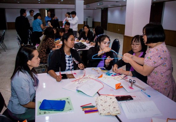 ภาพกิจกรรม คณะวิทยาศาสตร์และเทคโนโลยี จัดการอบรมเชิงปฏิบัติการ เรื่อง การส่งเสริมการเรียนรู้วิทยาศาสตร์ในรูปแบบ STEM