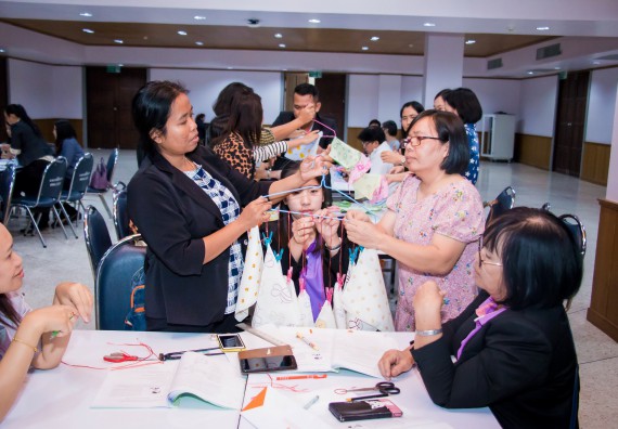 ภาพกิจกรรม คณะวิทยาศาสตร์และเทคโนโลยี จัดการอบรมเชิงปฏิบัติการ เรื่อง การส่งเสริมการเรียนรู้วิทยาศาสตร์ในรูปแบบ STEM