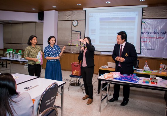 ภาพกิจกรรม คณะวิทยาศาสตร์และเทคโนโลยี จัดการอบรมเชิงปฏิบัติการ เรื่อง การส่งเสริมการเรียนรู้วิทยาศาสตร์ในรูปแบบ STEM