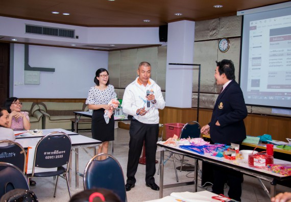 ภาพกิจกรรม คณะวิทยาศาสตร์และเทคโนโลยี จัดการอบรมเชิงปฏิบัติการ เรื่อง การส่งเสริมการเรียนรู้วิทยาศาสตร์ในรูปแบบ STEM