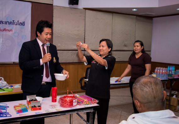 ภาพกิจกรรม คณะวิทยาศาสตร์และเทคโนโลยี จัดการอบรมเชิงปฏิบัติการ เรื่อง การส่งเสริมการเรียนรู้วิทยาศาสตร์ในรูปแบบ STEM