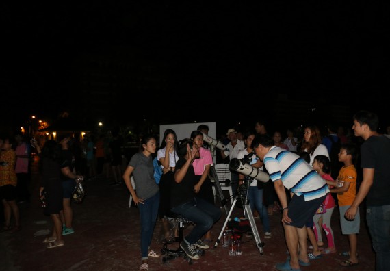 ภาพกิจกรรม ศูนย์วิทยาศาสตร์และวิทยาศาสตร์ประยุกต์ จัดกิจกรรมบริการวิชาการชมปรากฏการณ์ธรรมชาติ Super Blue Blood Moon