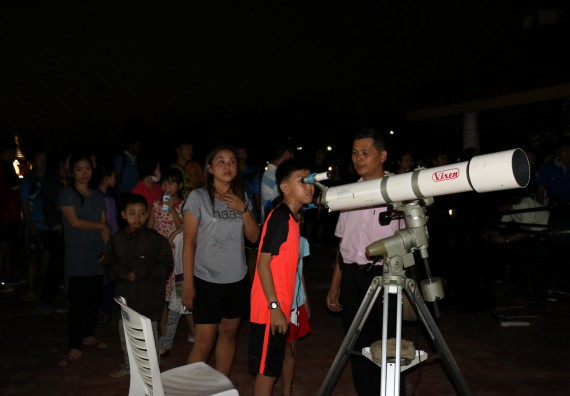 ภาพกิจกรรม ศูนย์วิทยาศาสตร์และวิทยาศาสตร์ประยุกต์ จัดกิจกรรมบริการวิชาการชมปรากฏการณ์ธรรมชาติ Super Blue Blood Moon
