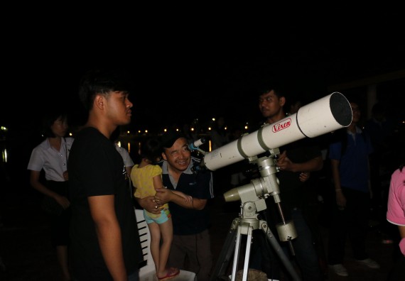 ภาพกิจกรรม ศูนย์วิทยาศาสตร์และวิทยาศาสตร์ประยุกต์ จัดกิจกรรมบริการวิชาการชมปรากฏการณ์ธรรมชาติ Super Blue Blood Moon