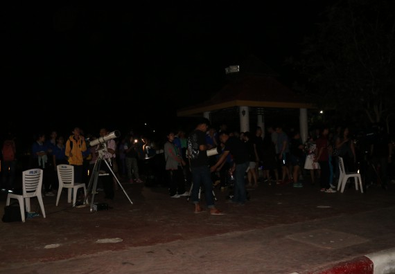 ภาพกิจกรรม ศูนย์วิทยาศาสตร์และวิทยาศาสตร์ประยุกต์ จัดกิจกรรมบริการวิชาการชมปรากฏการณ์ธรรมชาติ Super Blue Blood Moon