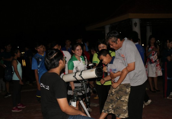 ภาพกิจกรรม ศูนย์วิทยาศาสตร์และวิทยาศาสตร์ประยุกต์ จัดกิจกรรมบริการวิชาการชมปรากฏการณ์ธรรมชาติ Super Blue Blood Moon