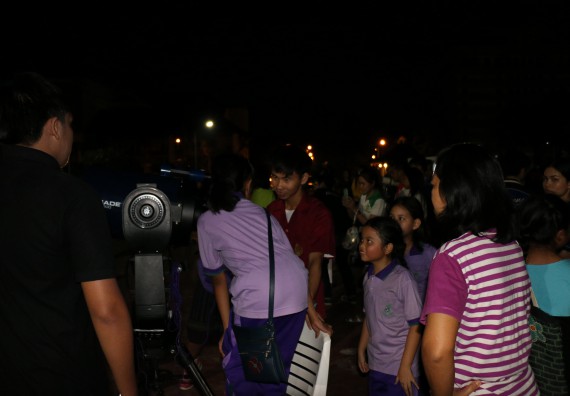 ภาพกิจกรรม ศูนย์วิทยาศาสตร์และวิทยาศาสตร์ประยุกต์ จัดกิจกรรมบริการวิชาการชมปรากฏการณ์ธรรมชาติ Super Blue Blood Moon