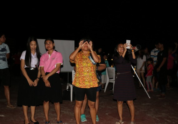 ภาพกิจกรรม ศูนย์วิทยาศาสตร์และวิทยาศาสตร์ประยุกต์ จัดกิจกรรมบริการวิชาการชมปรากฏการณ์ธรรมชาติ Super Blue Blood Moon