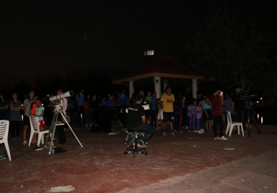 ภาพกิจกรรม ศูนย์วิทยาศาสตร์และวิทยาศาสตร์ประยุกต์ จัดกิจกรรมบริการวิชาการชมปรากฏการณ์ธรรมชาติ Super Blue Blood Moon