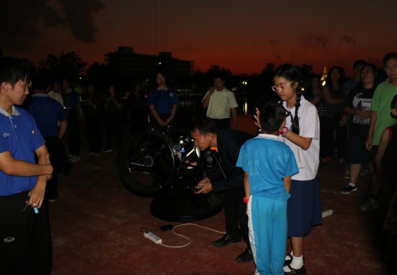ภาพกิจกรรม ศูนย์วิทยาศาสตร์และวิทยาศาสตร์ประยุกต์ จัดกิจกรรมบริการวิชาการชมปรากฏการณ์ธรรมชาติ Super Blue Blood Moon