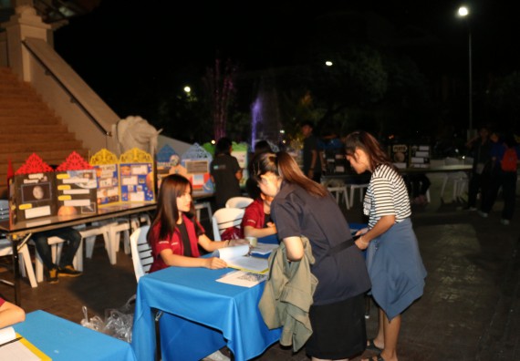 ภาพกิจกรรม ศูนย์วิทยาศาสตร์และวิทยาศาสตร์ประยุกต์ จัดกิจกรรมบริการวิชาการชมปรากฏการณ์ธรรมชาติ Super Blue Blood Moon