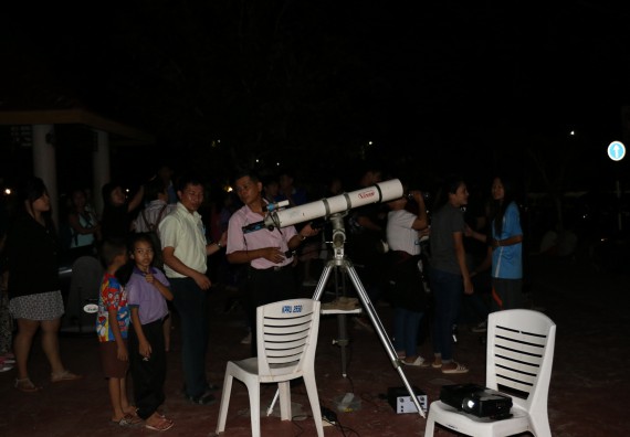 ภาพกิจกรรม ศูนย์วิทยาศาสตร์และวิทยาศาสตร์ประยุกต์ จัดกิจกรรมบริการวิชาการชมปรากฏการณ์ธรรมชาติ Super Blue Blood Moon