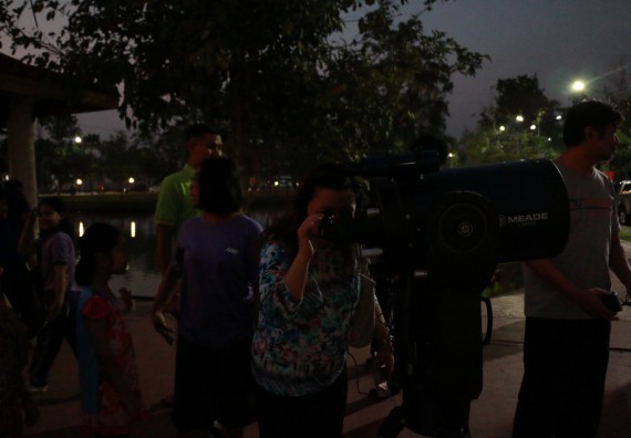 ภาพกิจกรรม ศูนย์วิทยาศาสตร์และวิทยาศาสตร์ประยุกต์ จัดกิจกรรมบริการวิชาการชมปรากฏการณ์ธรรมชาติ Super Blue Blood Moon