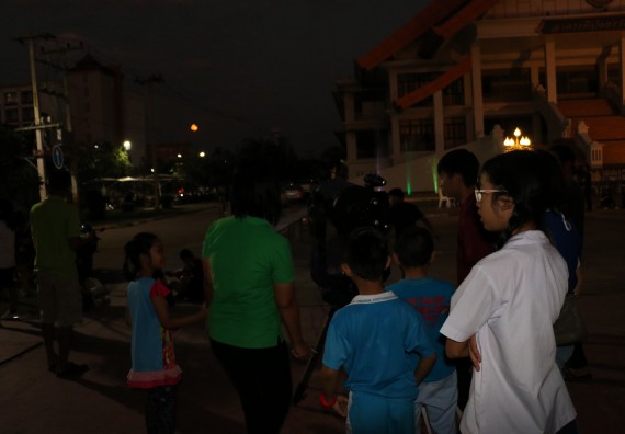 ภาพกิจกรรม ศูนย์วิทยาศาสตร์และวิทยาศาสตร์ประยุกต์ จัดกิจกรรมบริการวิชาการชมปรากฏการณ์ธรรมชาติ Super Blue Blood Moon