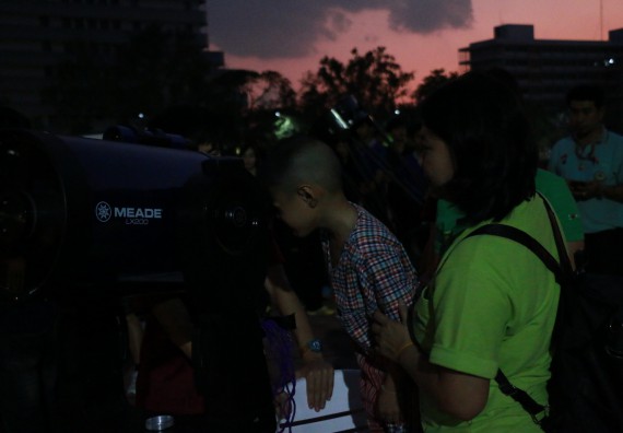 ภาพกิจกรรม ศูนย์วิทยาศาสตร์และวิทยาศาสตร์ประยุกต์ จัดกิจกรรมบริการวิชาการชมปรากฏการณ์ธรรมชาติ Super Blue Blood Moon