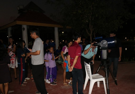ภาพกิจกรรม ศูนย์วิทยาศาสตร์และวิทยาศาสตร์ประยุกต์ จัดกิจกรรมบริการวิชาการชมปรากฏการณ์ธรรมชาติ Super Blue Blood Moon