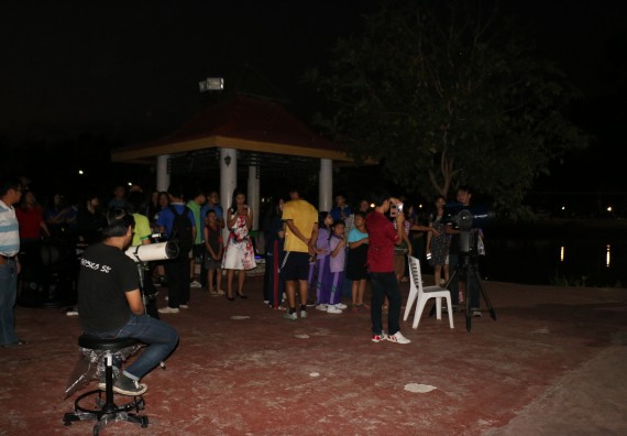 ภาพกิจกรรม ศูนย์วิทยาศาสตร์และวิทยาศาสตร์ประยุกต์ จัดกิจกรรมบริการวิชาการชมปรากฏการณ์ธรรมชาติ Super Blue Blood Moon