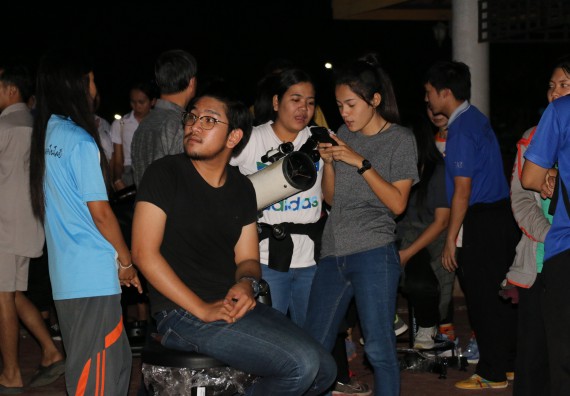 ภาพกิจกรรม ศูนย์วิทยาศาสตร์และวิทยาศาสตร์ประยุกต์ จัดกิจกรรมบริการวิชาการชมปรากฏการณ์ธรรมชาติ Super Blue Blood Moon