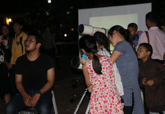 ภาพกิจกรรม ศูนย์วิทยาศาสตร์และวิทยาศาสตร์ประยุกต์ จัดกิจกรรมบริการวิชาการชมปรากฏการณ์ธรรมชาติ Super Blue Blood Moon