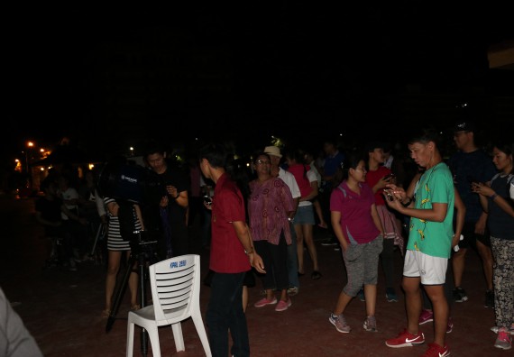 ภาพกิจกรรม ศูนย์วิทยาศาสตร์และวิทยาศาสตร์ประยุกต์ จัดกิจกรรมบริการวิชาการชมปรากฏการณ์ธรรมชาติ Super Blue Blood Moon