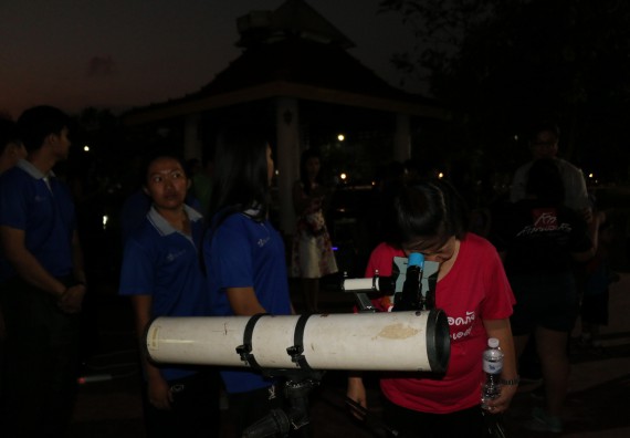 ภาพกิจกรรม ศูนย์วิทยาศาสตร์และวิทยาศาสตร์ประยุกต์ จัดกิจกรรมบริการวิชาการชมปรากฏการณ์ธรรมชาติ Super Blue Blood Moon