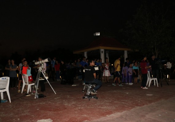 ภาพกิจกรรม ศูนย์วิทยาศาสตร์และวิทยาศาสตร์ประยุกต์ จัดกิจกรรมบริการวิชาการชมปรากฏการณ์ธรรมชาติ Super Blue Blood Moon