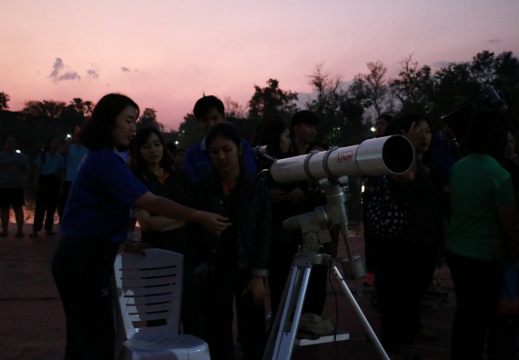 ภาพกิจกรรม ศูนย์วิทยาศาสตร์และวิทยาศาสตร์ประยุกต์ จัดกิจกรรมบริการวิชาการชมปรากฏการณ์ธรรมชาติ Super Blue Blood Moon