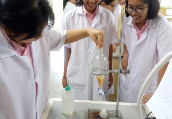  ภาพกิจกรรม โปรแกรมวิชาเคมี จัดการอบรมเชิงปฏิบัติการเสริมทักษะพื้นฐานทางเคมี