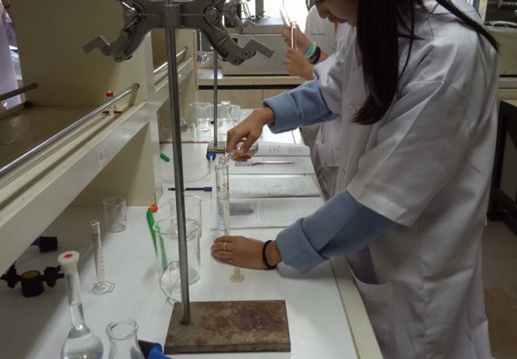  ภาพกิจกรรม โปรแกรมวิชาเคมี จัดการอบรมเชิงปฏิบัติการเสริมทักษะพื้นฐานทางเคมี