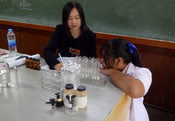  ภาพกิจกรรม โปรแกรมวิชาเคมี จัดการอบรมเชิงปฏิบัติการเสริมทักษะพื้นฐานทางเคมี