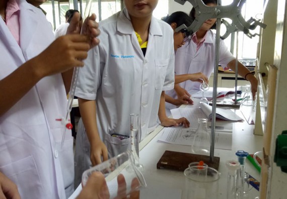  ภาพกิจกรรม โปรแกรมวิชาเคมี จัดการอบรมเชิงปฏิบัติการเสริมทักษะพื้นฐานทางเคมี