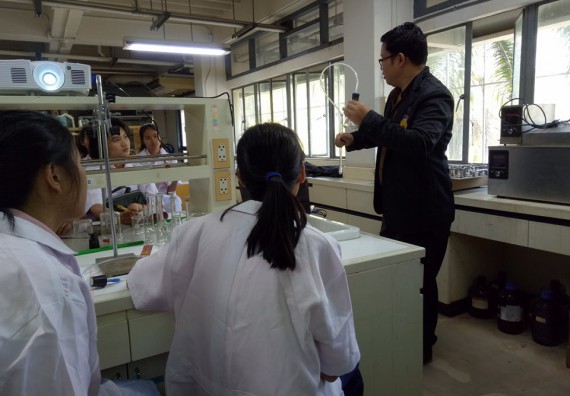  ภาพกิจกรรม โปรแกรมวิชาเคมี จัดการอบรมเชิงปฏิบัติการเสริมทักษะพื้นฐานทางเคมี