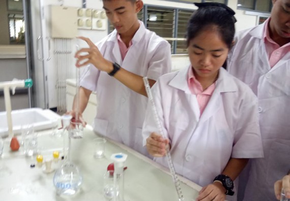  ภาพกิจกรรม โปรแกรมวิชาเคมี จัดการอบรมเชิงปฏิบัติการเสริมทักษะพื้นฐานทางเคมี