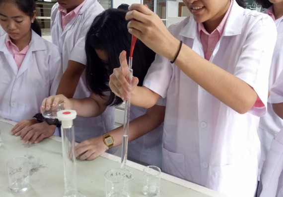  ภาพกิจกรรม โปรแกรมวิชาเคมี จัดการอบรมเชิงปฏิบัติการเสริมทักษะพื้นฐานทางเคมี