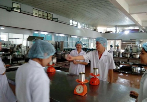  ภาพกิจกรรม โปรแกรมวิชาวิทยาศาสตร์และเทคโนโลยีการอาหาร จัดการอบรมเชิงปฏิบัติการ เรื่อง การผลิตอาหารกระป๋อง