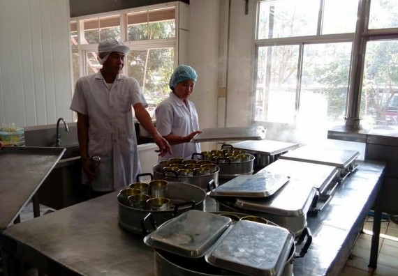  ภาพกิจกรรม โปรแกรมวิชาวิทยาศาสตร์และเทคโนโลยีการอาหาร จัดการอบรมเชิงปฏิบัติการ เรื่อง การผลิตอาหารกระป๋อง