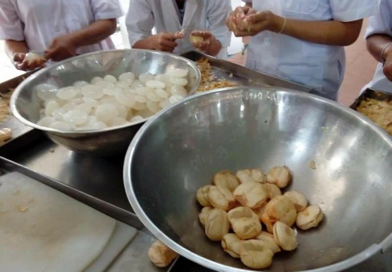  ภาพกิจกรรม โปรแกรมวิชาวิทยาศาสตร์และเทคโนโลยีการอาหาร จัดการอบรมเชิงปฏิบัติการ เรื่อง การผลิตอาหารกระป๋อง