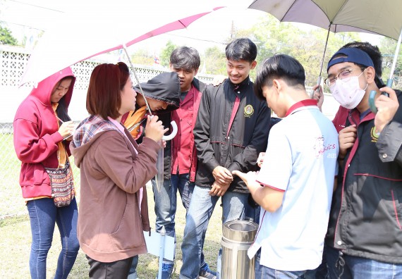  ภาพกิจกรรม โปรแกรมวิชาฟิสิกส์ จัดการอบรมเชิงปฏิบัติการ เรื่อง การใช้เครื่องมือทางอุตุนิยมวิทยา และการวิเคราะห์ภาพถ่ายทางอากาศ