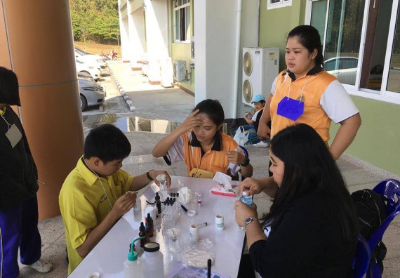 ภาพกิจกรรม โปรแกรมวิชาวิทยาศาสตร์สิ่งแวดล้อม	โครงการเยาวชนรักษ์สิ่งแวดล้อม จัดการอบรมเชิงปฏิบัติการ การศึกษาอัตราการซึมน้ำผ่านผิวดิน และการวิเคราะห์คุณภาพอากาศ