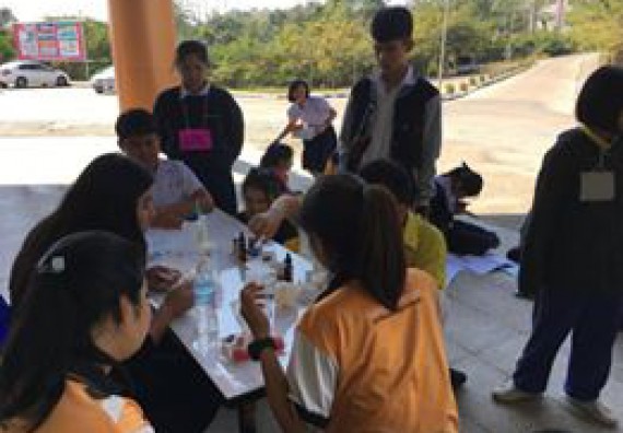 ภาพกิจกรรม โปรแกรมวิชาวิทยาศาสตร์สิ่งแวดล้อม	โครงการเยาวชนรักษ์สิ่งแวดล้อม จัดการอบรมเชิงปฏิบัติการ การศึกษาอัตราการซึมน้ำผ่านผิวดิน และการวิเคราะห์คุณภาพอากาศ