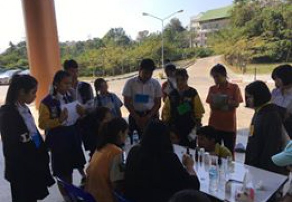 ภาพกิจกรรม โปรแกรมวิชาวิทยาศาสตร์สิ่งแวดล้อม	โครงการเยาวชนรักษ์สิ่งแวดล้อม จัดการอบรมเชิงปฏิบัติการ การศึกษาอัตราการซึมน้ำผ่านผิวดิน และการวิเคราะห์คุณภาพอากาศ