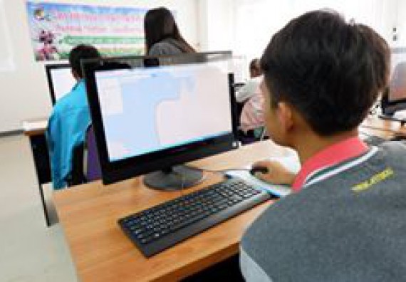 ภาพกิจกรรม โปรแกรมวิชาวิทยาศาสตร์สิ่งแวดล้อม	โครงการเยาวชนรักษ์สิ่งแวดล้อม จัดการอบรมเชิงปฏิบัติการ การศึกษาอัตราการซึมน้ำผ่านผิวดิน และการวิเคราะห์คุณภาพอากาศ