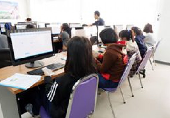 ภาพกิจกรรม โปรแกรมวิชาวิทยาศาสตร์สิ่งแวดล้อม	โครงการเยาวชนรักษ์สิ่งแวดล้อม จัดการอบรมเชิงปฏิบัติการ การศึกษาอัตราการซึมน้ำผ่านผิวดิน และการวิเคราะห์คุณภาพอากาศ