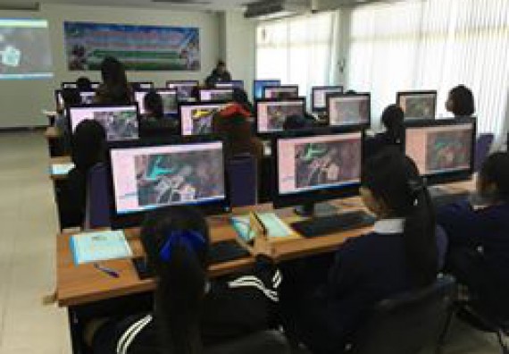 ภาพกิจกรรม โปรแกรมวิชาวิทยาศาสตร์สิ่งแวดล้อม	โครงการเยาวชนรักษ์สิ่งแวดล้อม จัดการอบรมเชิงปฏิบัติการ การศึกษาอัตราการซึมน้ำผ่านผิวดิน และการวิเคราะห์คุณภาพอากาศ