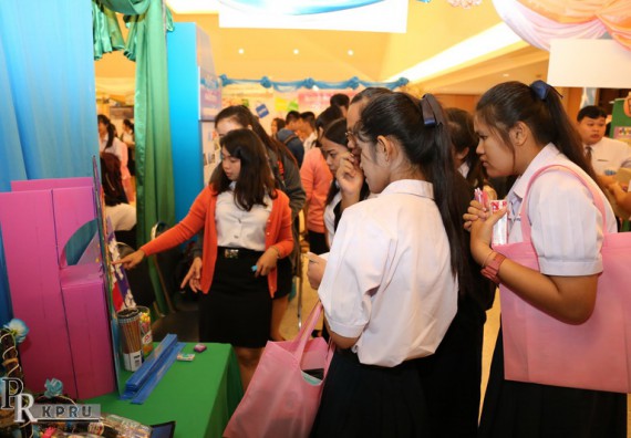 ภาพกิจกรรม คณะวิทยาศาสตร์และเทคโนโลยี เข้าร่วมงานนิทรรศการราชภัฏกำแพงเพชรวิชาการ ครั้งที่ 14