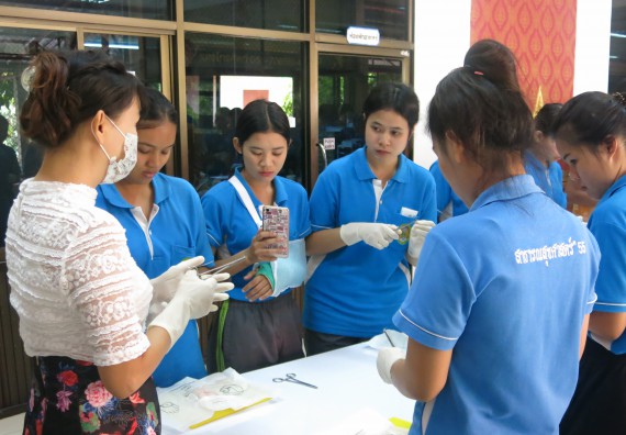 ภาพกิจกรรม โปรแกรมวิชาสาธารณสุขศาสตร์  อบรมการเย็บแผล ตัดไหม