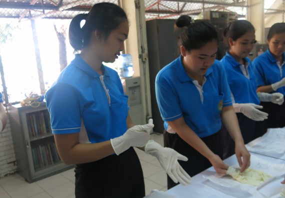 ภาพกิจกรรม โปรแกรมวิชาสาธารณสุขศาสตร์  อบรมการเย็บแผล ตัดไหม