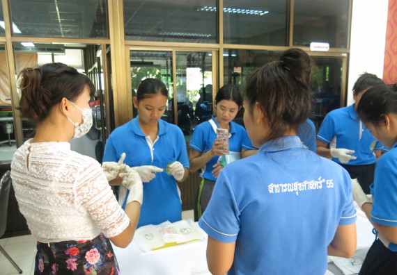 ภาพกิจกรรม โปรแกรมวิชาสาธารณสุขศาสตร์  อบรมการเย็บแผล ตัดไหม