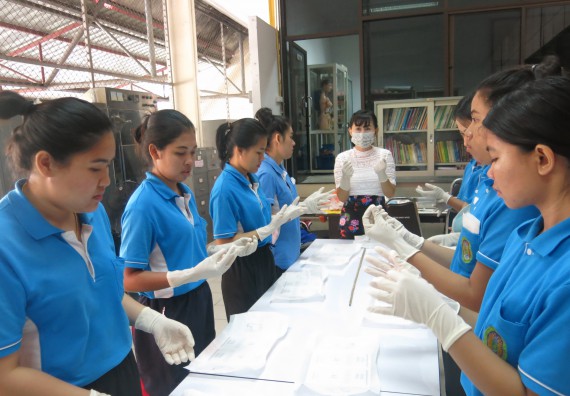 ภาพกิจกรรม โปรแกรมวิชาสาธารณสุขศาสตร์  อบรมการเย็บแผล ตัดไหม